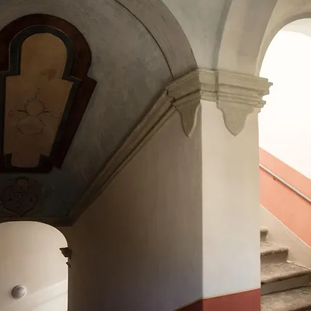 The Castle - By Myhomeincomo Μενάτζιο