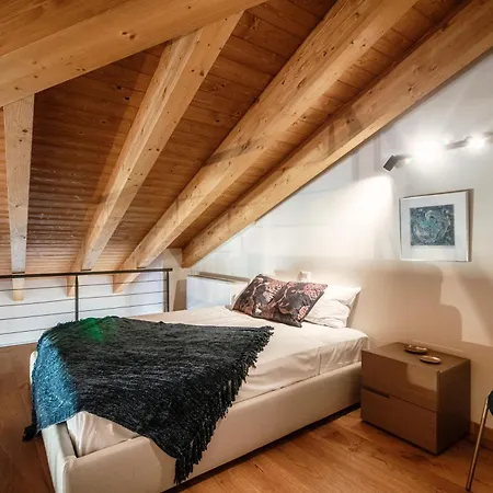 The Castle - By Myhomeincomo メナッジョ