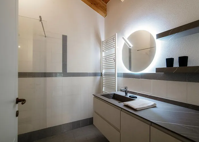 The Castle - By Myhomeincomo * Μενάτζιο