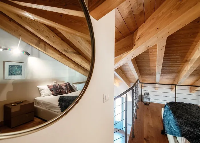 The Castle - By Myhomeincomo * Менаджо