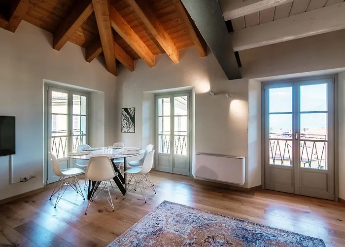 The Castle - By Myhomeincomo * Μενάτζιο