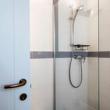 The Castle - By Myhomeincomo Daire *