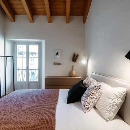 Apartment The Castle - By Myhomeincomo *